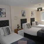 Apartment Near Manchester Centre Ideal Sport Or Gigs Sleeps 6 People