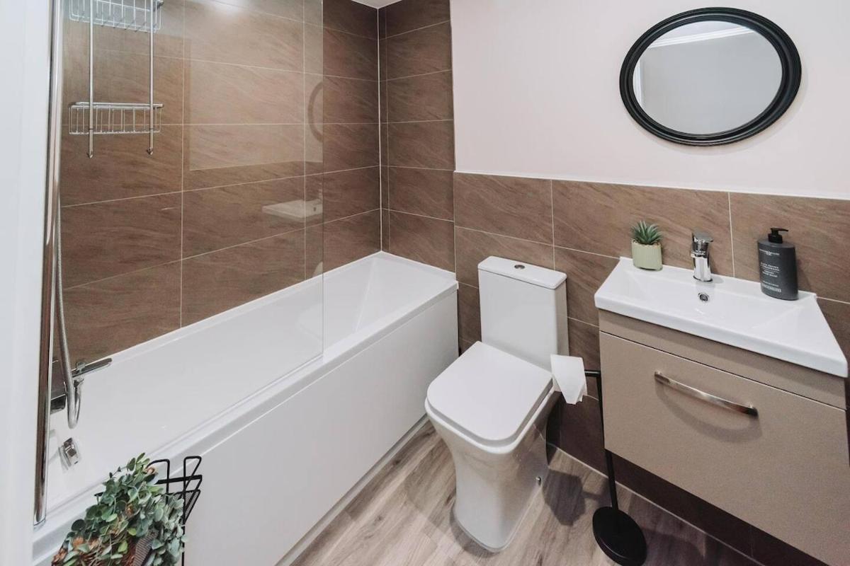 Apartment Near Centre Ideal Sport Or Gigs Sleeps 6 People *